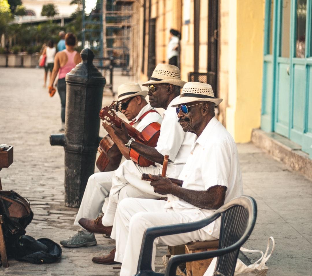 In the radiant city of the Havana, three musicians perfumed the air with what made everyone enjoy their day a tiny bit more. Havana, the city where music never ends.