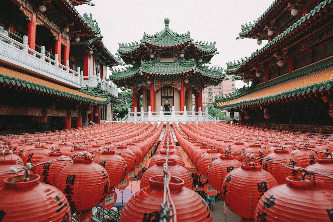 Temple hopping in Kaohsiung! Instagram: @thattravelblog