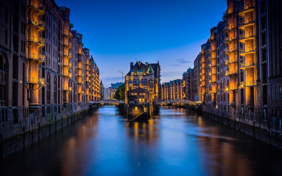 This photo was taken in the “Speicherstadt” District in Hamburg (Germany). On midday this place looks kind of boring but in the late evening, the lights go on and the place turns into a great photo spot.