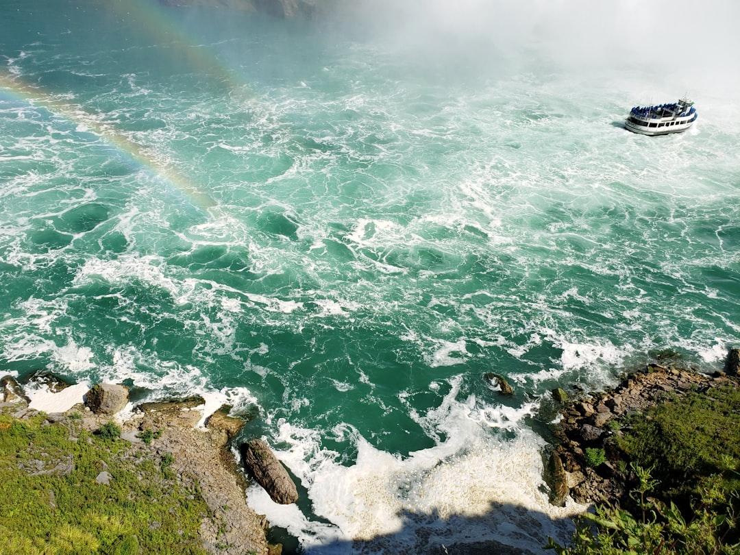 Niagara falls' emerald green water